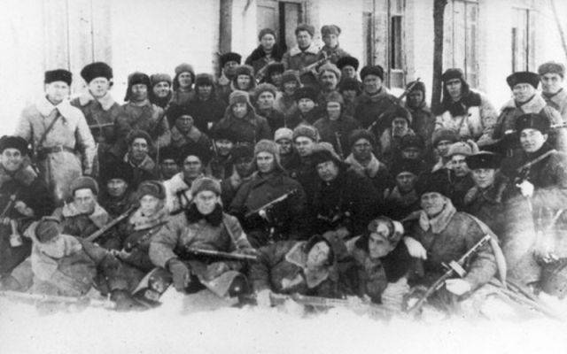 Ни шагу назад. Подвиг комбата Мадояна и освобождение Ростова