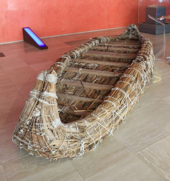 Киклады: цивилизация обсидиана, мраморных идолов и… гробниц!