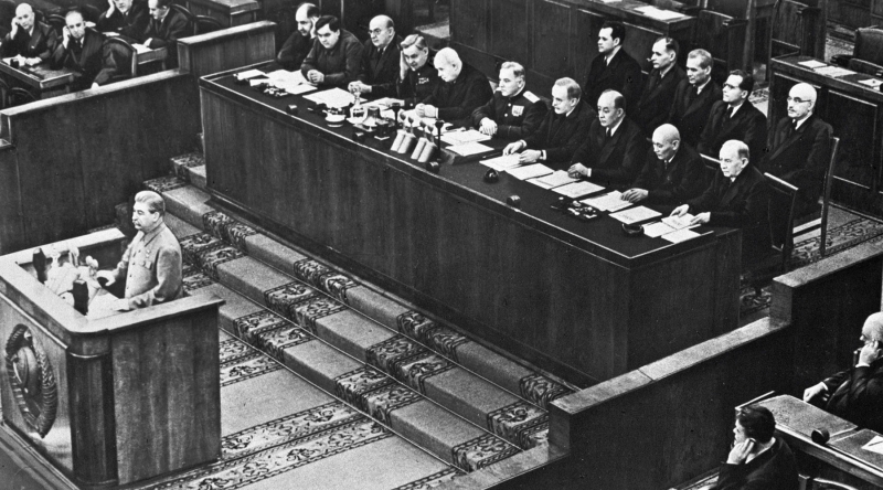 Молотов под дамокловым мечом