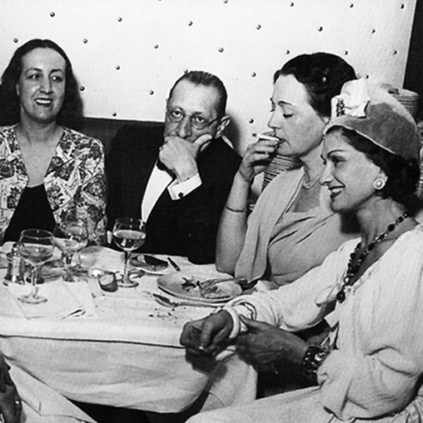 Любовь и дружба в одном флаконе