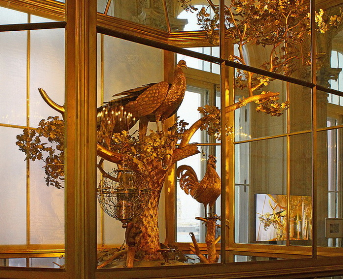 «Часы с сюрпризом»: История будильника и других способов проснуться, которые придумывали люди