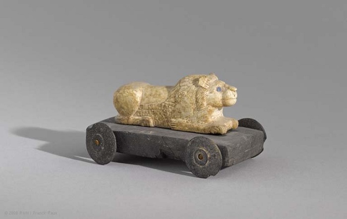 Мультики каменного века и чихуахуа на колёсиках: Какими были детские игрушки в далёком прошлом