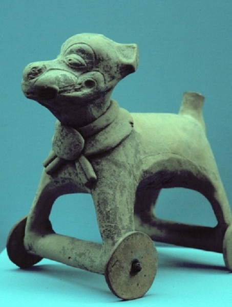 Мультики каменного века и чихуахуа на колёсиках: Какими были детские игрушки в далёком прошлом