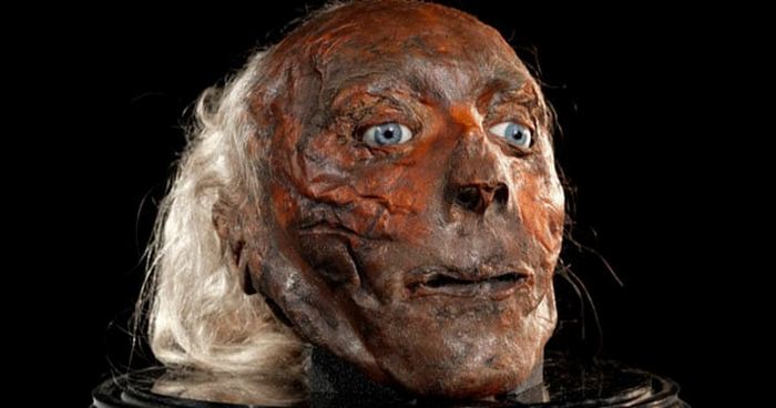 Святые мощи, боевые трофеи, декор и другие причины, по которым тела сохраняют после смерти