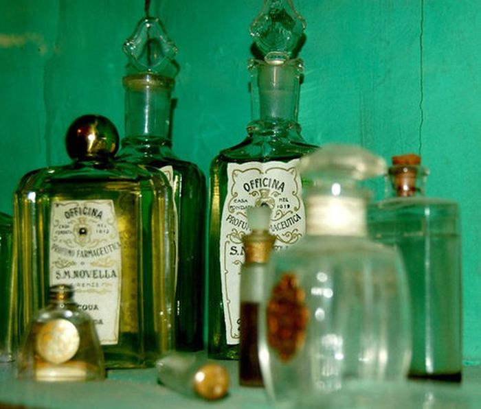 Где найти приворотное зелье, лечебных пиявок и другие проверенные снадобья: 5 старинных аптек-музеев