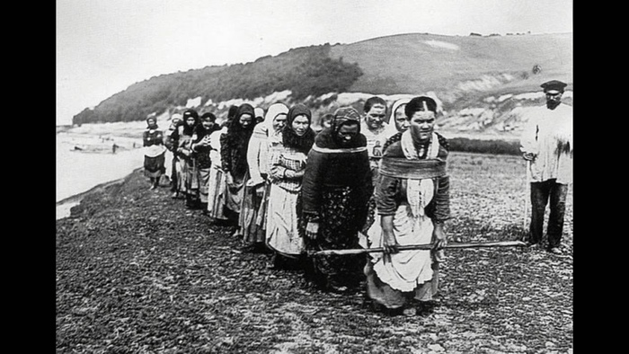 Женщины и тяжёлый труд во времена, когда «женское было женским, а мужское — мужским»