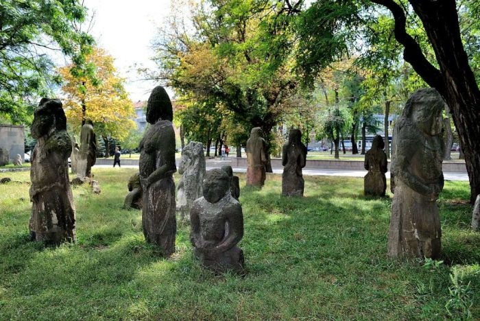 Уникальные каменные бабы в Днепропетровске: Какую тайну хранят столбы-исполины древних половцев
