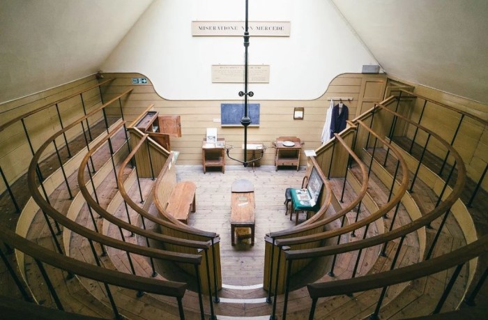 Где найти приворотное зелье, лечебных пиявок и другие проверенные снадобья: 5 старинных аптек-музеев