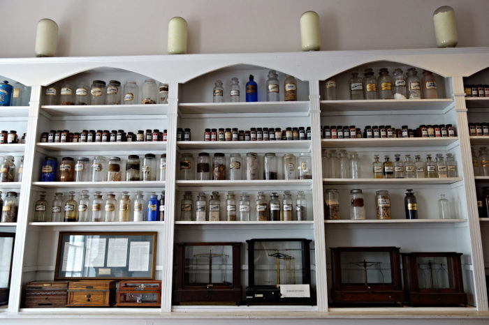 Где найти приворотное зелье, лечебных пиявок и другие проверенные снадобья: 5 старинных аптек-музеев