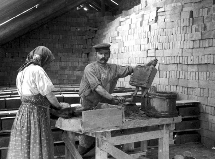 Женщины и тяжёлый труд во времена, когда «женское было женским, а мужское — мужским»