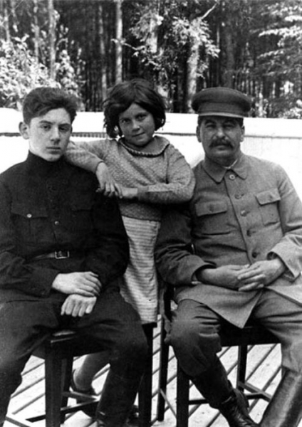 Мужчины Светланы Аллилуевой: Что заставляло дочь Сталина снова и снова выходить замуж