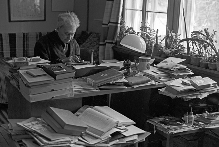 Предсказание Хиросимы, смертный приговор от Гитлера и название для целой эпохи: 7 малоизвестных фактов об Илье Эренбурге