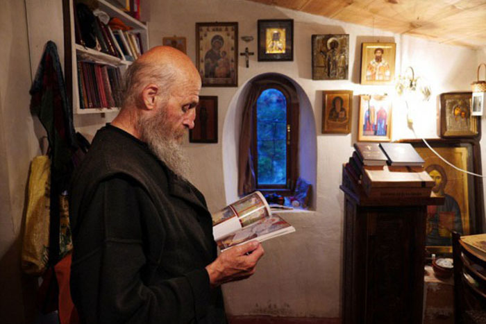 Знаменитые столпники: Легко ли жить на столбах десятки лет и для чего это нужно христианам?