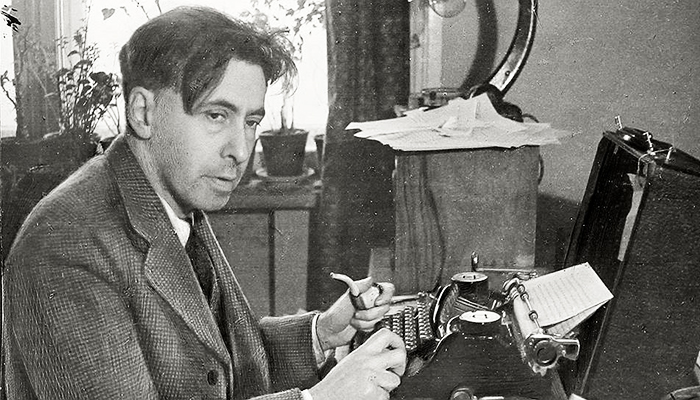 Предсказание Хиросимы, смертный приговор от Гитлера и название для целой эпохи: 7 малоизвестных фактов об Илье Эренбурге