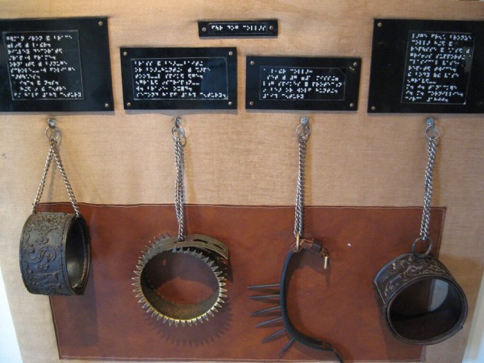 Как изменялись собачьи ошейники от Древнего Египта до наших дней: Шипы, замки и бриллианты