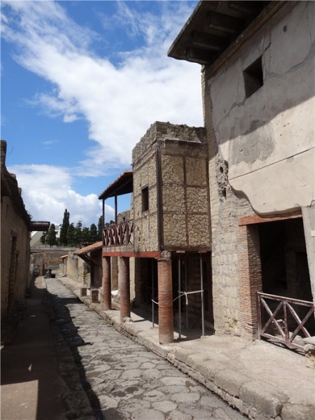 Как выглядел древнеримский город Геркуланум, погребенный под лавой Везувия