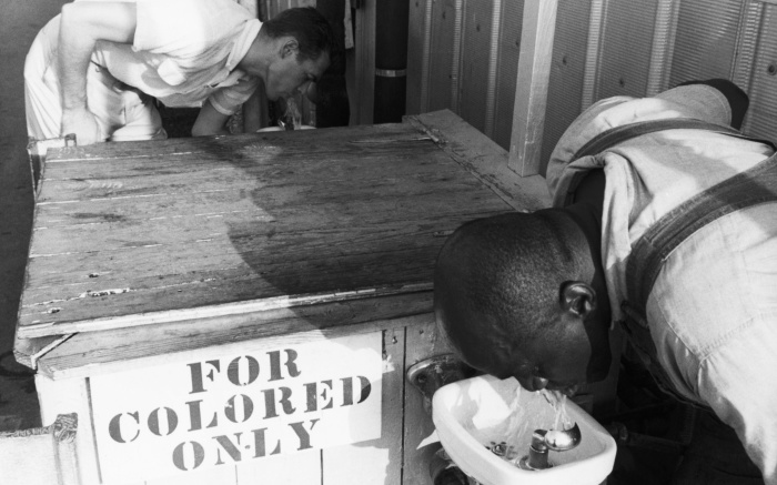 Фильмы для цветных, чайнатаун для японцев: Как выглядела расовая сегрегация в старой Америке