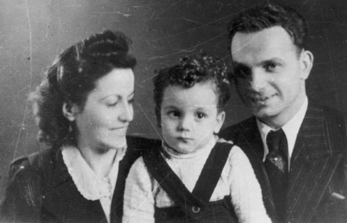 «Перед глазами все время стояли еврейские девушки…»: Воспоминания, которые преследовали фотографа Освенцима до конца дней