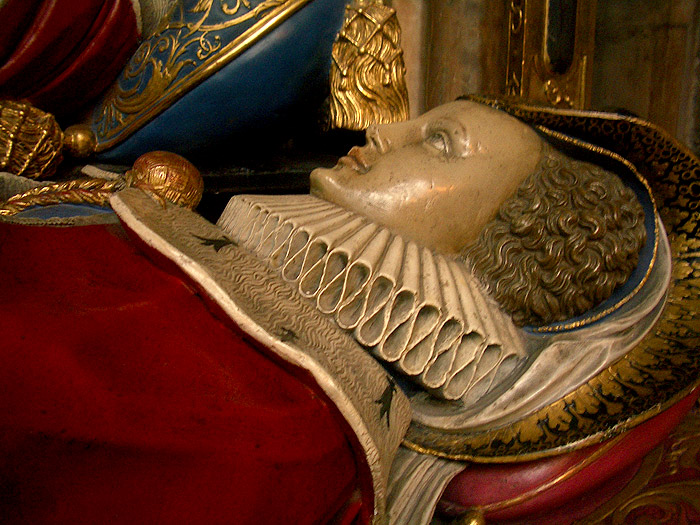 Самые знаменитые могилы цариц и королев прошлого: От легендарной волшебницы до ревнивой жены