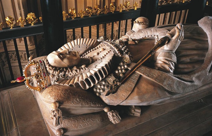 Самые знаменитые могилы цариц и королев прошлого: От легендарной волшебницы до ревнивой жены