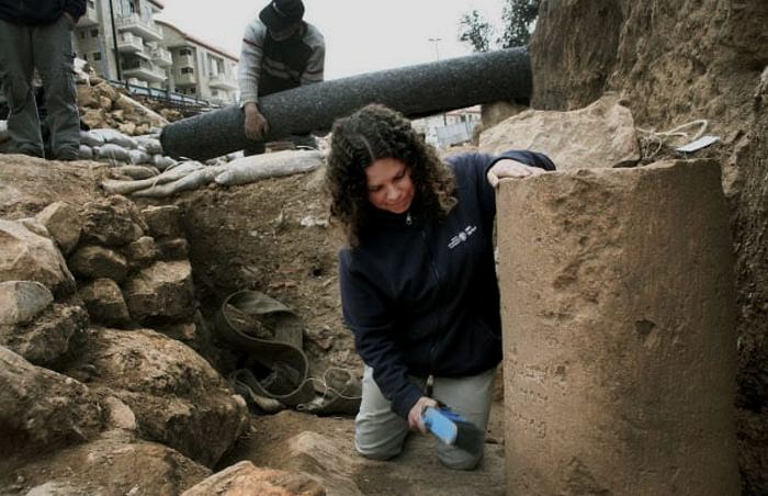10 древнейших изображений, открывающих новые факты: Безбородый Иисус, отпечаток руки пикта и другие артефакты