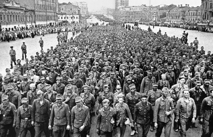 Операция «Большой вальс» Сталина: Как проходил парад побеждённых, и зачем немцев в 1944 году по Москве водили