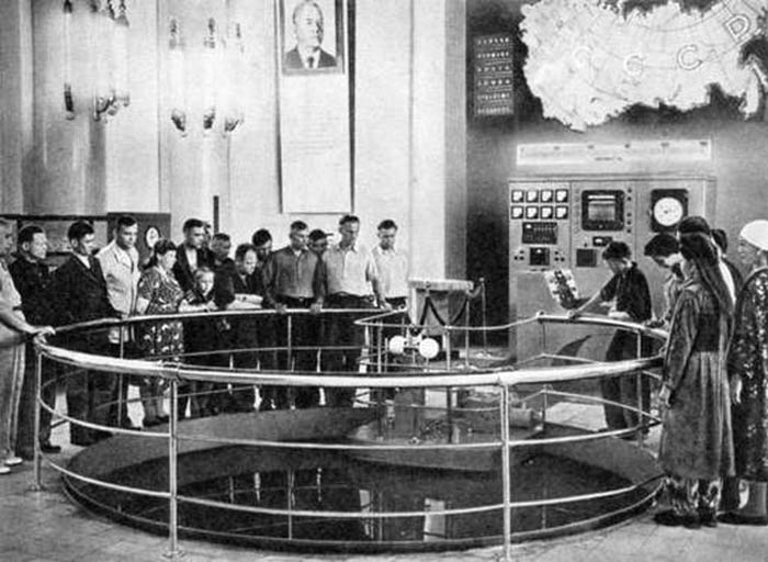 Чем покоряла посетителей ВДНХ за 80 лет своего существования: Ядерный реактор, 20-метровый Сталин и другие легендарные экспонаты
