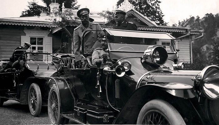 Кто был личным шофёром царя, и как решали проблему спецномеров и спецсигналов в то время