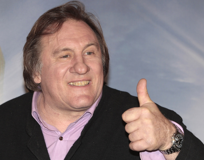 7 знаменитостей, которые решили отказаться от гражданства весьма процветающих стран