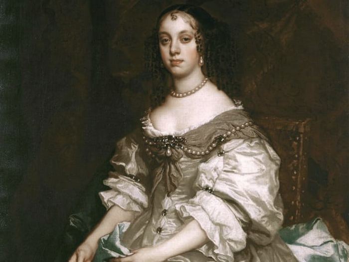 Пол-Европы и миллион лайков за невесту: Самые странные вещи, ставшие свадебным приданым