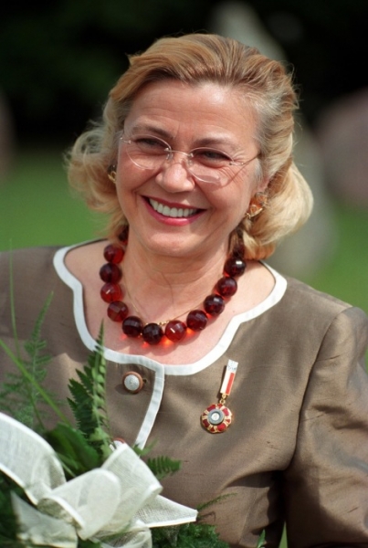 История реальной Золушки: Как горничная Бася Пясецка стала владелицей миллиардов и компании Джонсон