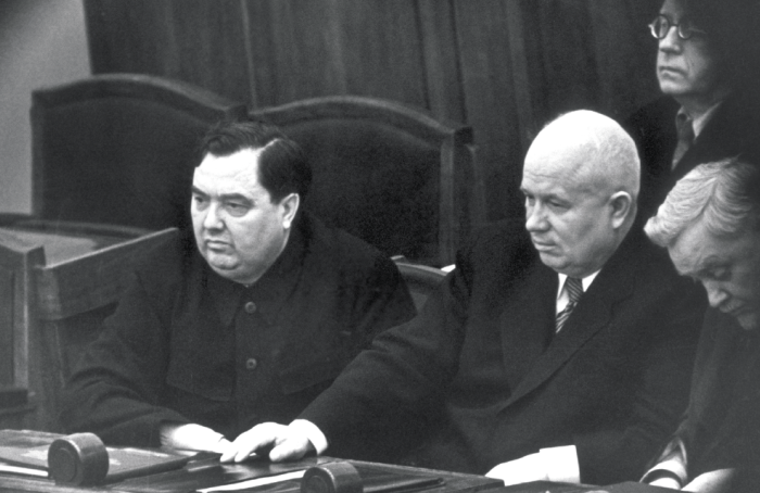 Почему «правая рука Сталина» Маленков проиграл Хрущеву: Стремительный взлёт и фиаско третьего вождя Страны Советов