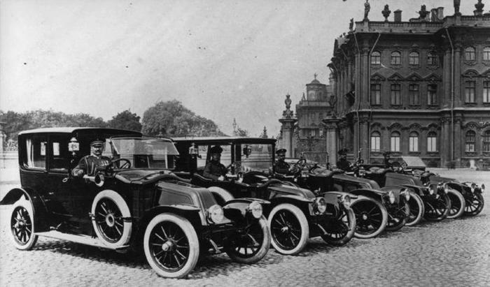 Кто был личным шофёром царя, и как решали проблему спецномеров и спецсигналов в то время