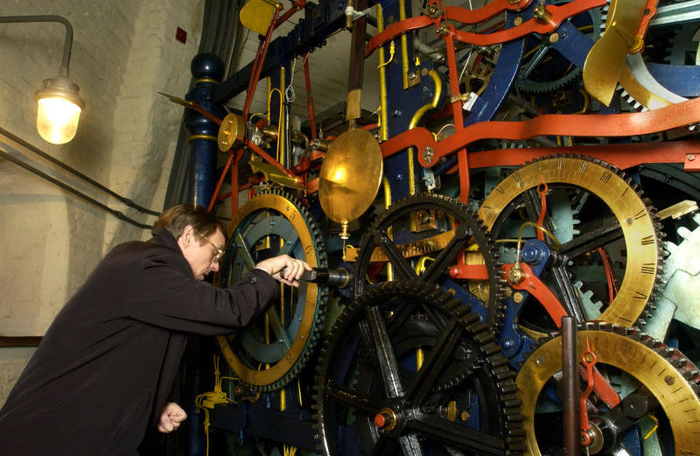 Когда на Спасской башне появились часы?