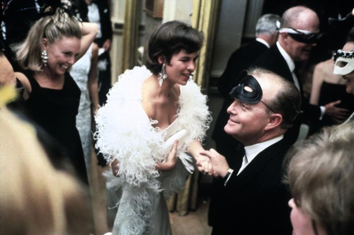 Самые грандиозные балы ХХ века: От 290-летия дома Романовых до Бала сюрреалистов