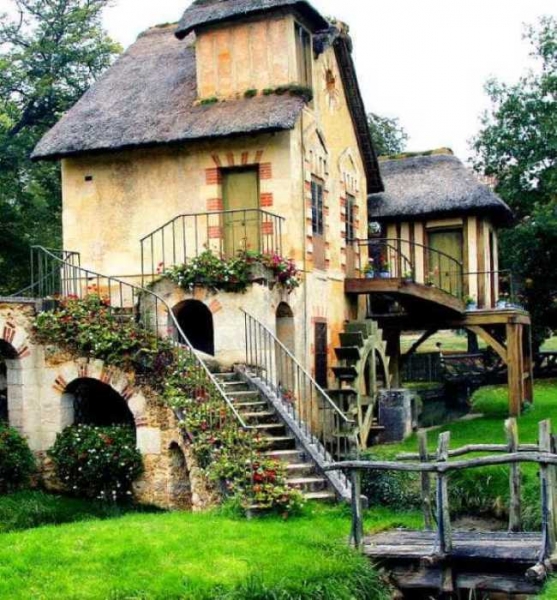 Сумасбродный проект последней королевы Франции: Декоративная деревня Марии-Антуанетты