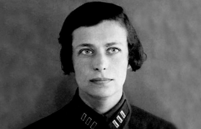 Как советская разведчица-поэтесса организовала покушение на Врангеля и протаранила белогвардейскую яхту