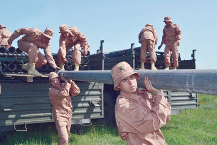 Бензин, вода и длинные трубы. История трубопроводных войск