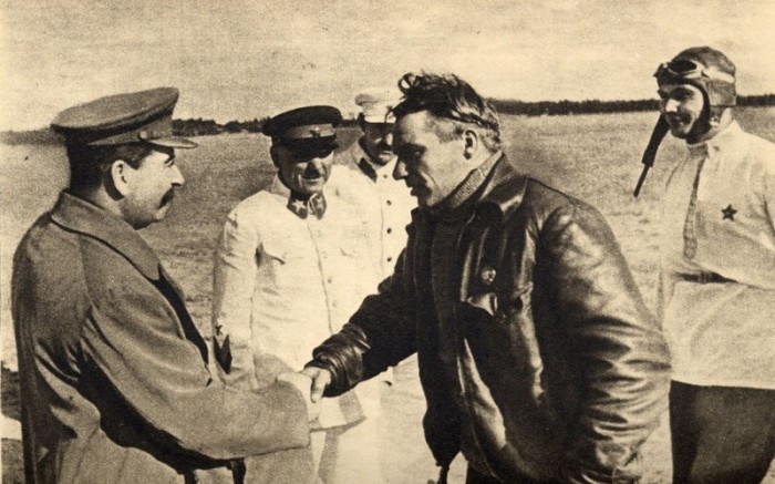 &laquo;Воздушный хулиган&raquo; или &laquo;сталинский сокол&raquo;: Виражи Валерия Чкалова в небесах и на земле