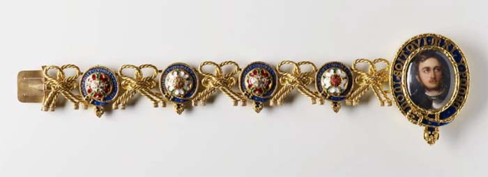 Памятные украшения королевы Виктории, среди которых встречались и весьма странные