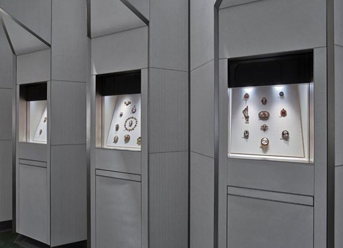 Тайна кольца Калигулы: Сколько реально стоит сапфировая драгоценность и чей профиль на ней изображён