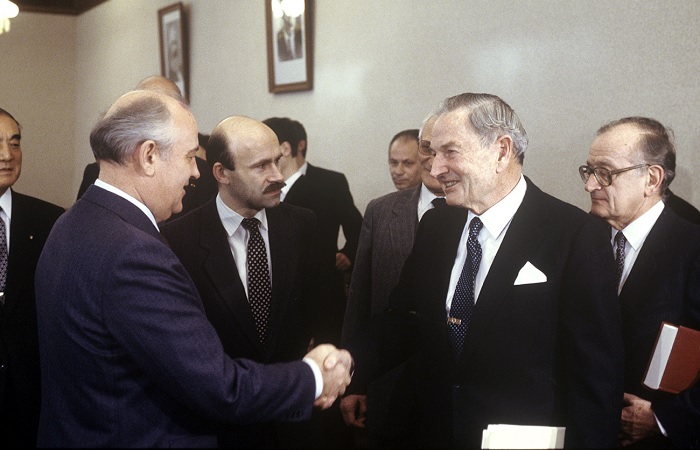 Как Рокфеллеры переиграли Ротшильдов на советском пространстве