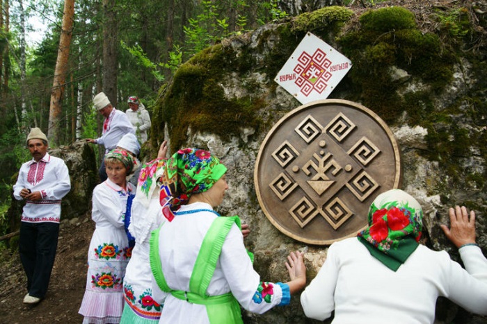 Как живут настоящие язычники России и что делают марийцы в своих священных рощах