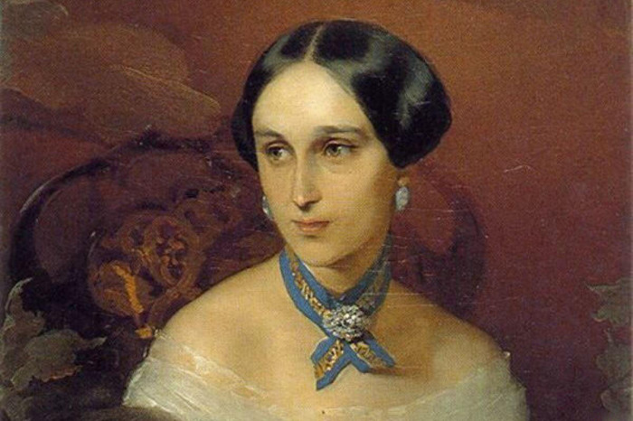 Как изменялись стандарты женской красоты в России: Зачем чернили зубы, белились свинцом и другие модные тренды прошлого