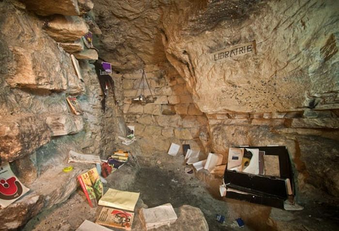 Парижские катакомбы, ватиканский секретный архив и другие нелегальные библиотеки, которые можно посетить сегодня