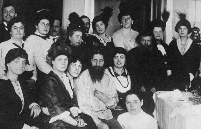 Эпидемия «старцев» и гуру в дореволюционной России, или что связывает Распутина, Толстого и Блаватскую