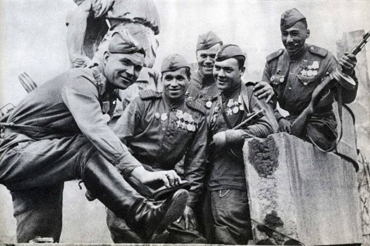 Кирзовые сапоги - символ Победы