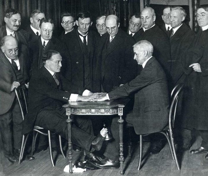 Как Конан Дойл общался с умершим сыном, или Почему пандемия 1918 года привела к увлечению спиритизмом