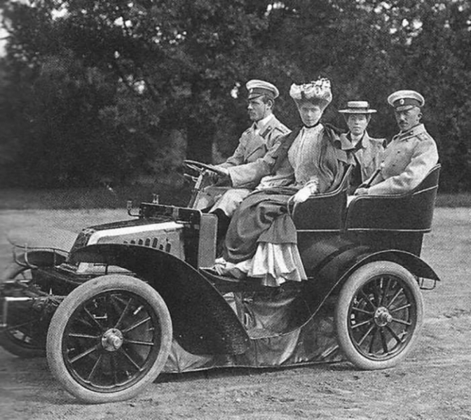 Как внучка Александра II крутила роман с двоюродным братом, а потом стала испанской принцессой