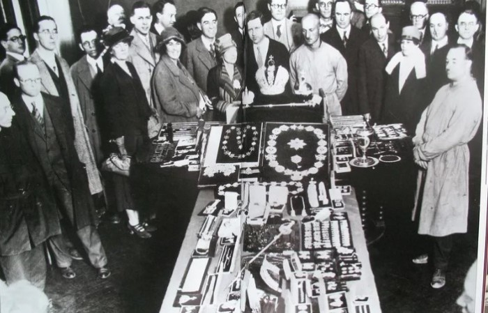 Откуда у британской королевы Елизаветы II тиара из потерянных фамильных сокровищ Романовых